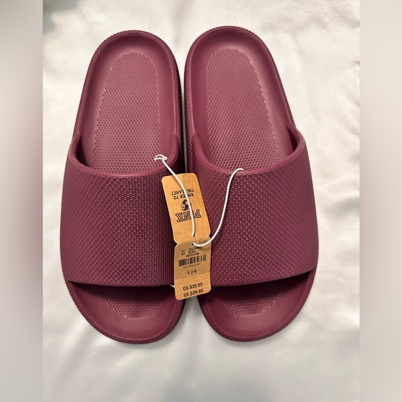 PINK Victoria's Secret Burgundy Slippers - Picture 1 of 3